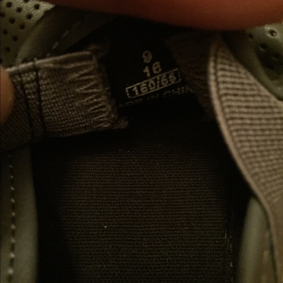 OLD NAVY Boys Size 9 Slip On Sneakers - Picture 8 of 8